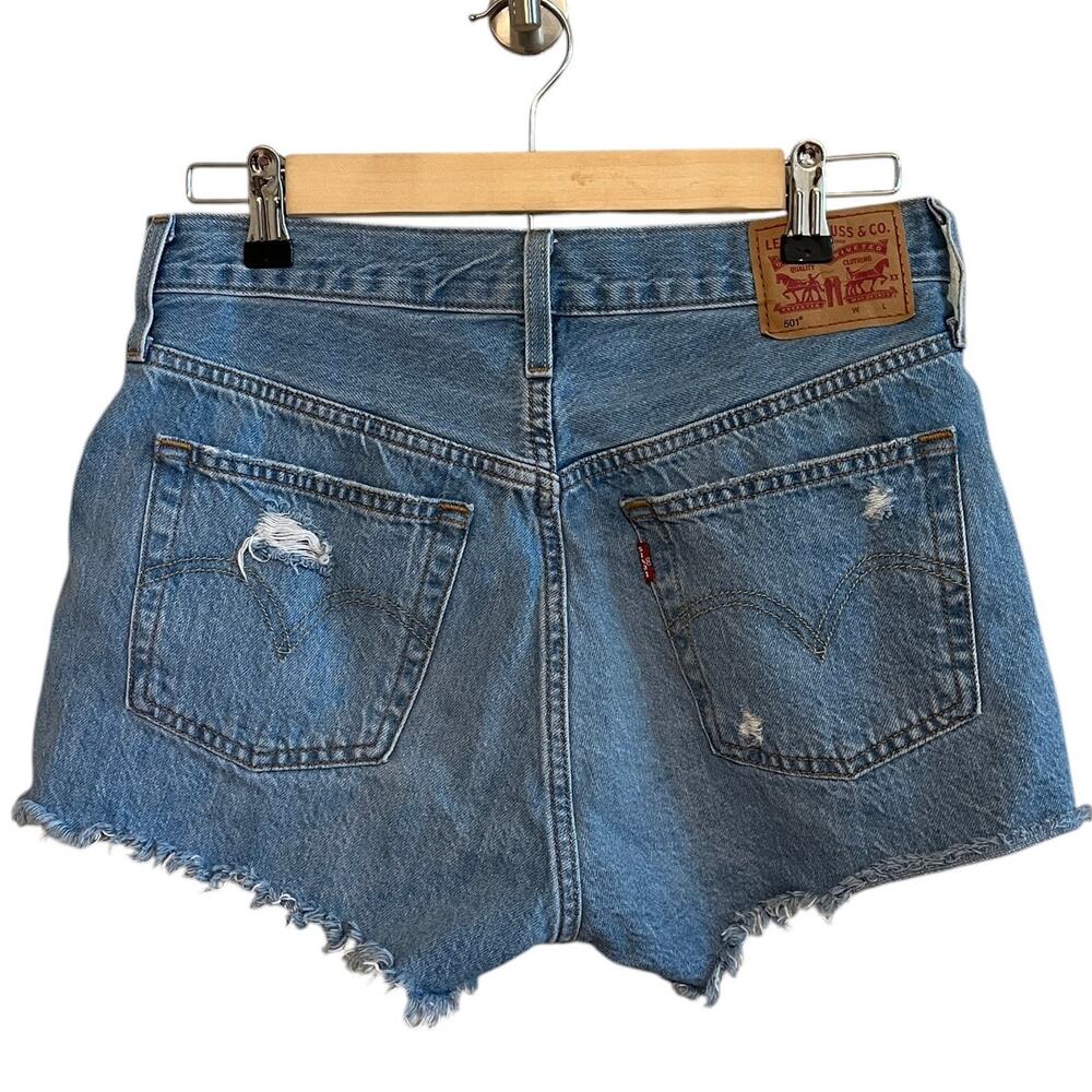 Levi's 501 Original Raw Hem Distressed Cut Off Denim Shorts Light Wash W28 - Picture 3 of 8